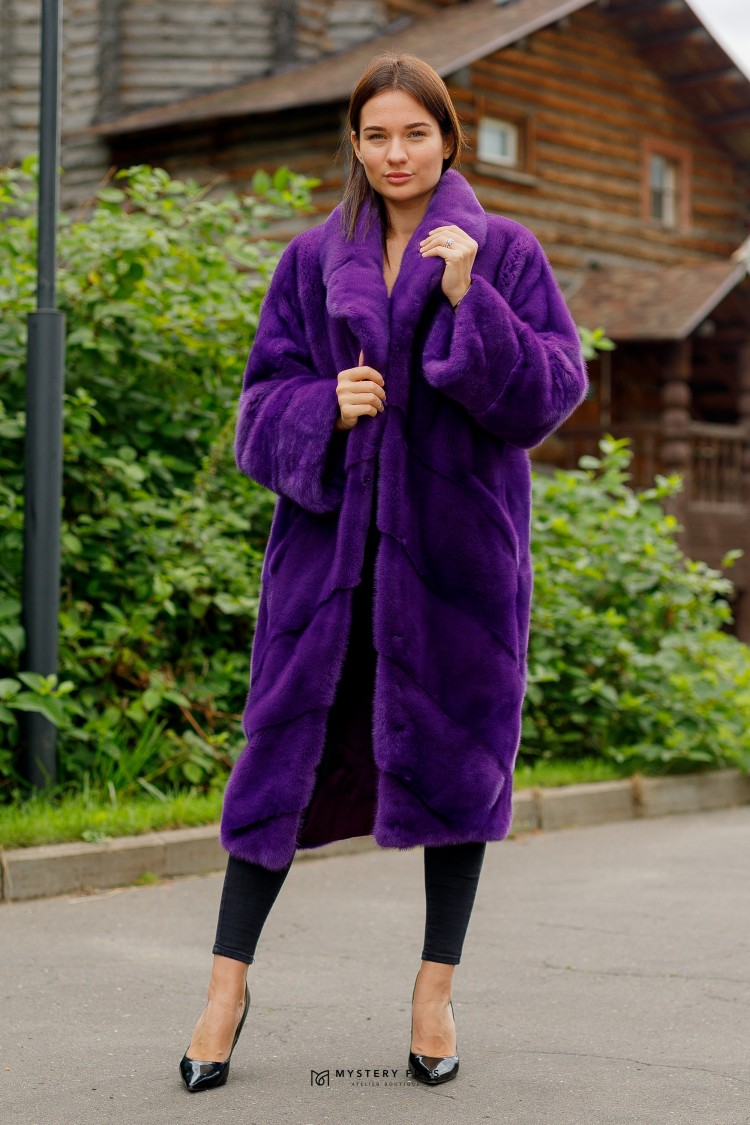 Манто из меха норки фиолетового цвета №Р023 купить в Москве по цене 155000 руб.